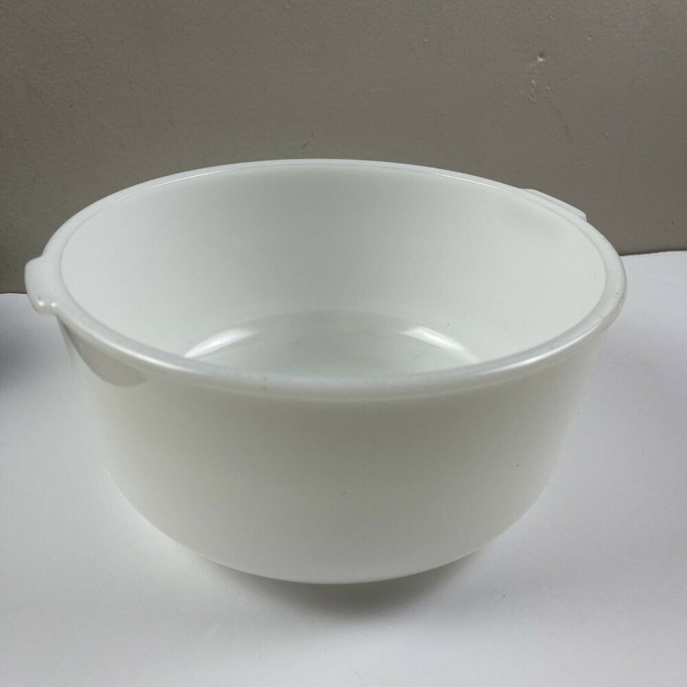 Vtg Glassbake Sunbeam Large 4 Qt Stand Mixing Bowl 19CJ Milk Glass USA MADE